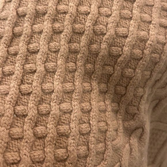 Peggy sweater Aritzia - Picture 3 of 3